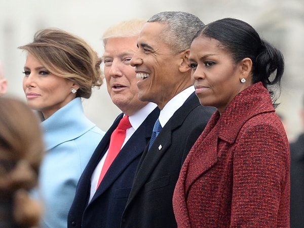 16. Семья президента самостоятельно занимается перевозкой своего имущества в Белый дом...