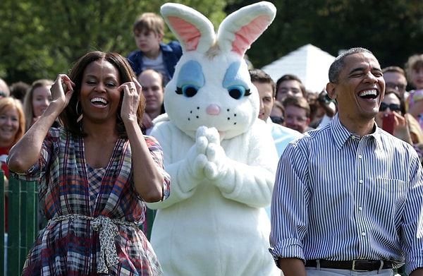 17. Каждый год на Пасху президент с семьей обязан принимать участие в игре «катание яиц»