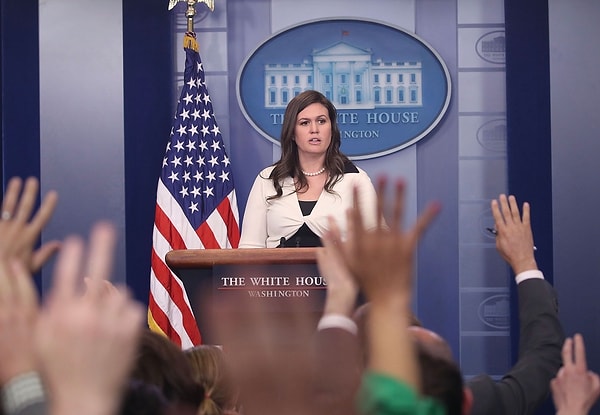 36. Президент США обязан поддерживать полную прозрачность в отношениях с прессой