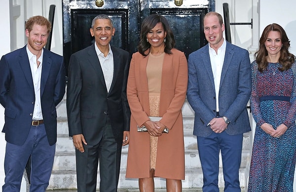 45. Обычно президент США также лично знакомится со всей королевской семьей