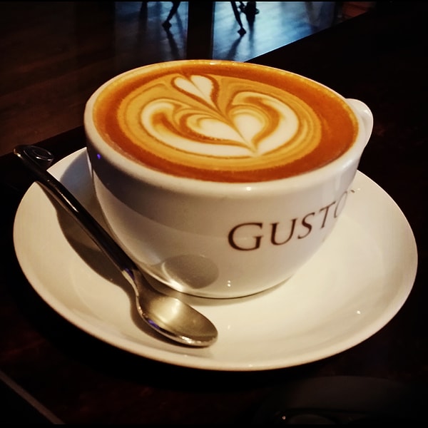 10. Как венесуэльцы называют кофе, смешанный со стаканом молока?