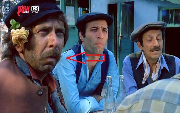 5. Sakar Şakir filminde "Yanıyorsun Fuat abi" repliğiyle hatırladığımız Macit Flordun oyuncu Tardu Flordun'un babasıdır.