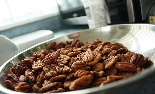 13. Напрягите ум. Как называются эти орехи?