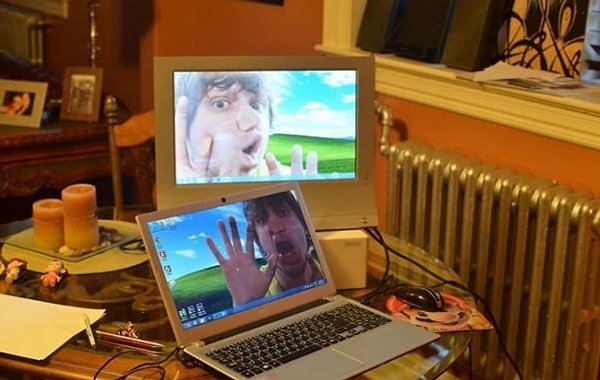 16. "Посмотрев фильм "Трон", моя дочь стала бояться, что меня засосет в ее компьютер. Вот что она обнаружила, проснувшись утром"