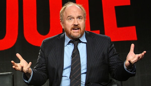 Статья New York Times включает в себя откровения 5 женщин, описывающих, как до них домогался стендап-комик.