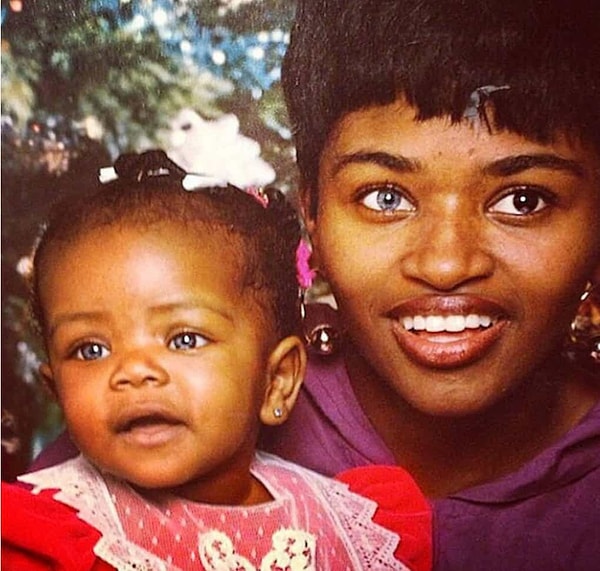 2. Когда ген голубых глаз "почти подавил" и "подавил" ген карих глаз :)