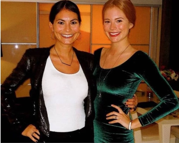 3. Девушка справа наполовину азиатка, наполовину европейка, а волосы у неё рыжие. Вот она, непредсказуемость генов.