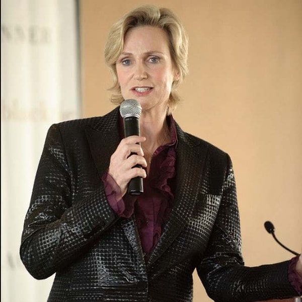 13. Джейн Линч - 183 см