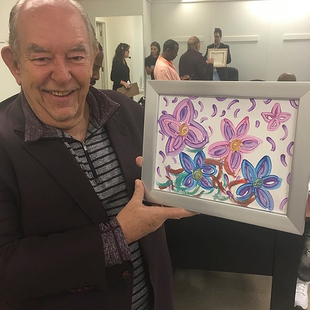Alıcı kim diye soracak olursanız; sunucu ve oyuncu Robin Leach! 👇