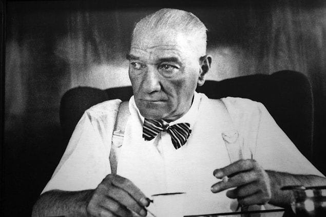 Fakat bu paylaşım eski bir tartışmayı yeniden gündeme getirdi: Bu söz Atatürk tarafından söylendi mi söylenmedi mi?