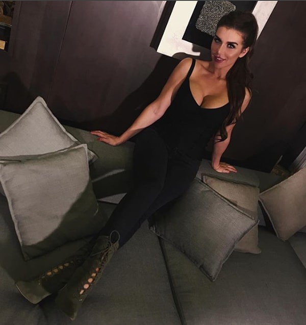 20. annasedokova: 4 миллиона подписчиков