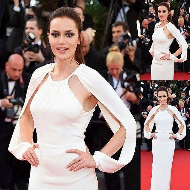9. Fahriye Evcen'in Cannes Film Festivali'nde giydiği beyaz elbise de Olivia Culpo'nun giydiği bir elbiseydi.