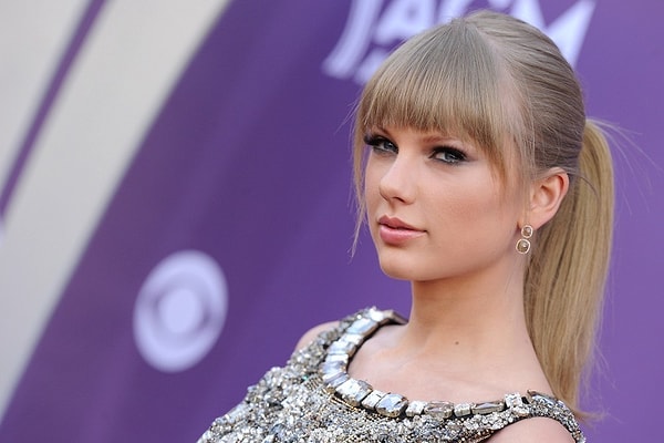 7. Тейлор Свифт доводит своими запросами стюардесс на частных самолетах