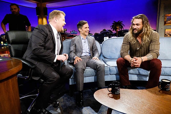 4. Но прежде чем излить душу, 38-летняя звезда продемонстрировала обручальное кольцо.