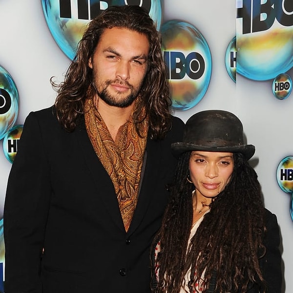 13. Он уговорил ее подвезти его, потому что жил тогда в отеле, и у него не было машины. Она согласилась, и в результате все закончилось тем, что они вдвоем поужинали в Café 101.