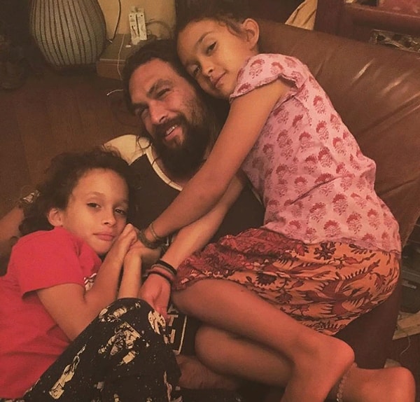 8. У Джейсона и Лизы двое общих детей: 10-летняя дочь Лола Иолани и 8-летний сын Накоа Вульф Манакауапо Намакеаха.