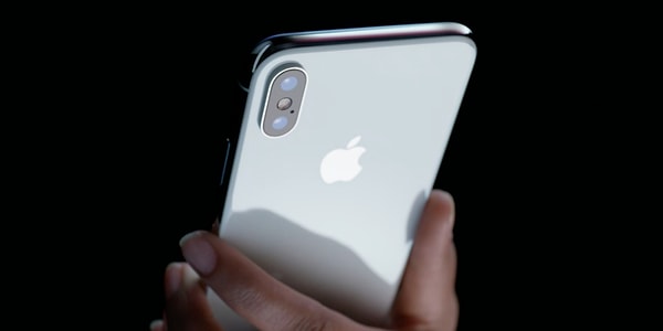 3. В туалете бара кто-то оставил новехонький iPhone X! И тут вы думаете: