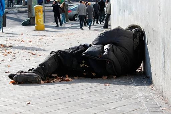 4. Что вы сделаете, если увидите лежащего на оживлённой улице человека?