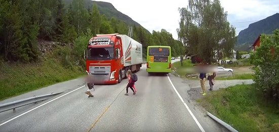 Yerinde Anlık Tepkiler Sayesinde Ölümden Dönen Çocuğun Tüyleri Diken Diken Eden Görüntüsü