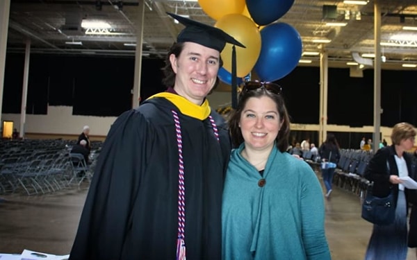 10. Жизнь Марино постепенно стала налаживаться, он ушел из армии, женился на Беки и, получив высшее образование, стал психологом, чтобы помогать таким же как он ветеранам войны.