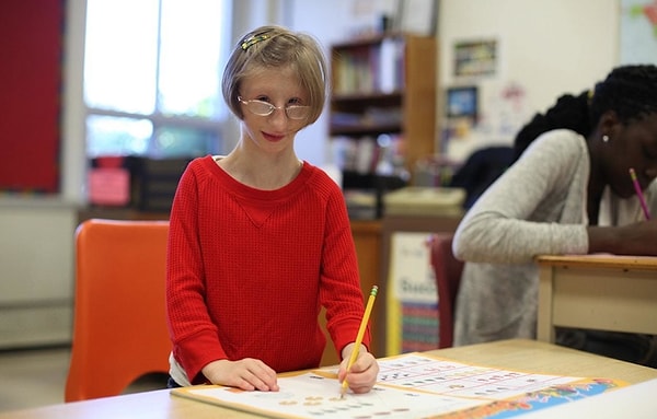 4. Стоило только взглянуть на других детей, чтобы понять, что с девочкой что-то не так.