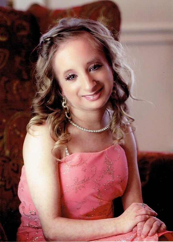 6. У девушки большие мечты — она мечтает стать актрисой. А пока Ханна наслаждается жизнью и старается брать от нее как можно больше.