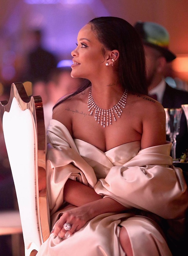 13. "Zarif olmayı da sizden öğrenecek değiliz" diyen bir adet Rihanna!