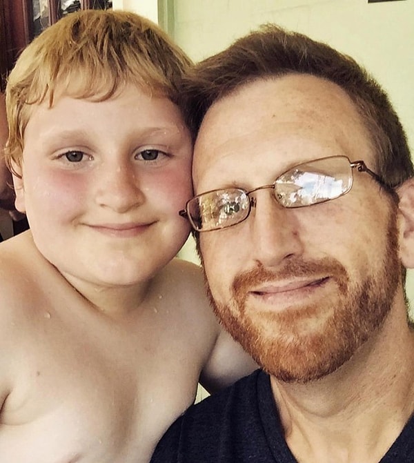 9. Зак уверен, что именно любовь к сыну подтолкнула его к таким радикальным переменам, ведь теперь мужчина может запросто посещать вместе со своим чадом спортивные мероприятия и гонять мяч на стадионе!