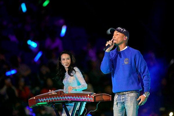 Pharrell Williams ve Jessie J de bu yılki büyük galada performanslarını sergiledi.