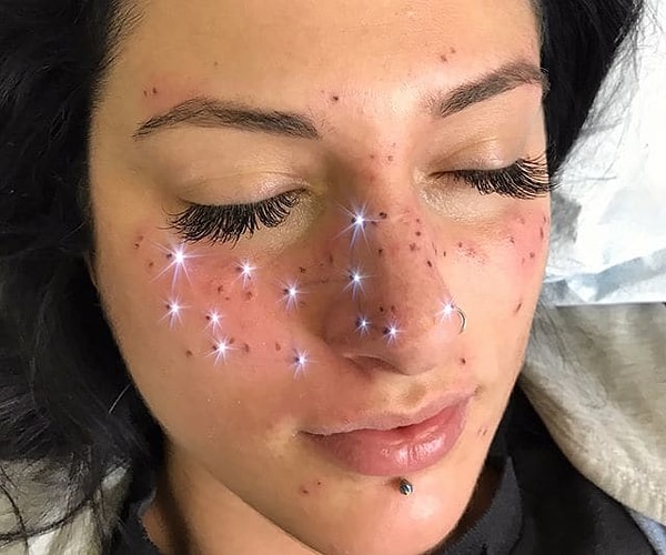 7. Теперь секрет того, что изображено на вашем лице, знаете ВЫ и только ВЫ! И веснушки - это уже не просто дань моде, а ещё и то, что имеет сокровенный смысл... ⭐️💫