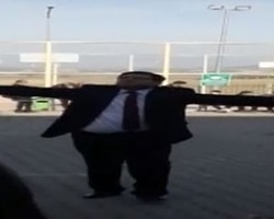 10 KASIM TÖRENİNDE GÖBEK ATAN ÖĞRETMEN.