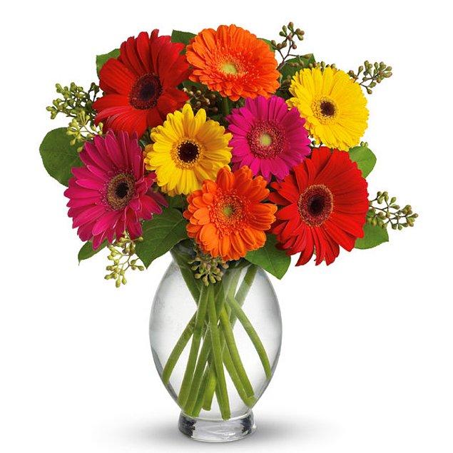 9. Doğum gününüzde yalnızca hediye beklemeyin. Annenize çiçek alın ya da gönderin.