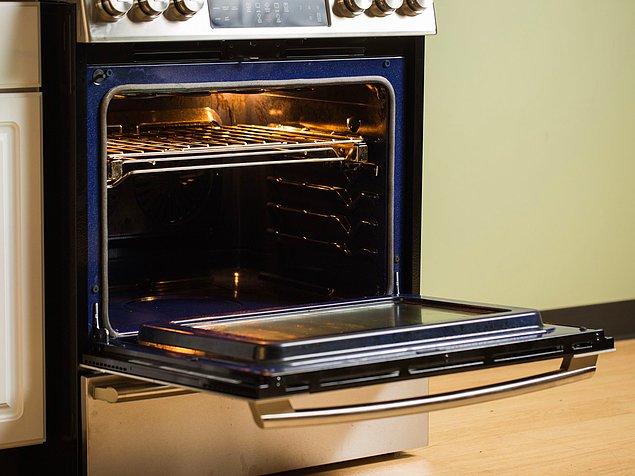 10. Kışın fırında yemek hazırladıysanız, yemekten sonra kapağı açık bırakın. Ortamı bedavadan ısıtır.