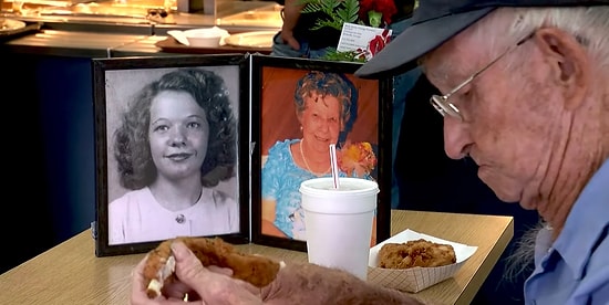 Бессмертная любовь! 93-летний дедушка не может даже есть без фотографии своей покойной жены