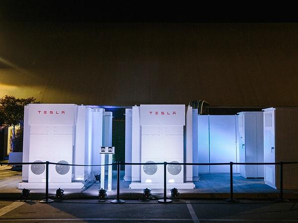 Yeni havalimanında Tesla'nın ürettiği Powerwall kullanılacak.