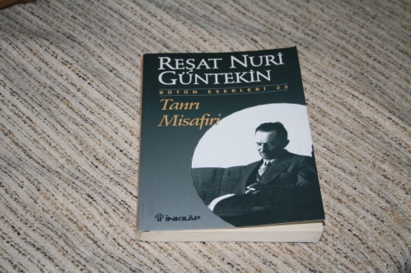 1. Sözlüğümüzde "Tanrı Misafiri" diye bir kalıbımızın olması milletler arasında yalnızca bize özgüdür. Görseli