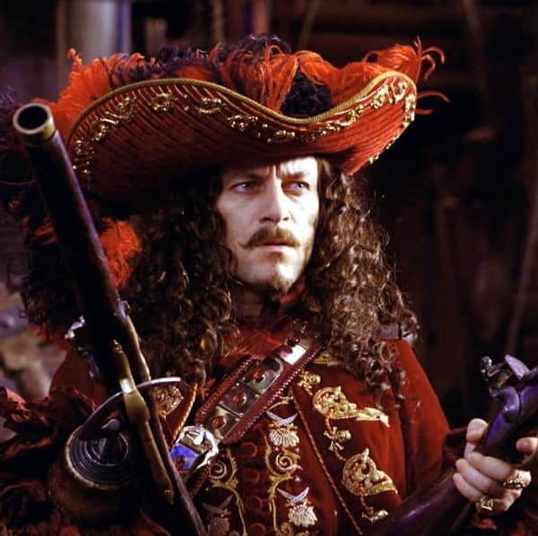 3. Джейсон Айзекс (мистер Дарлинг / капитан Джеймс Крюк)