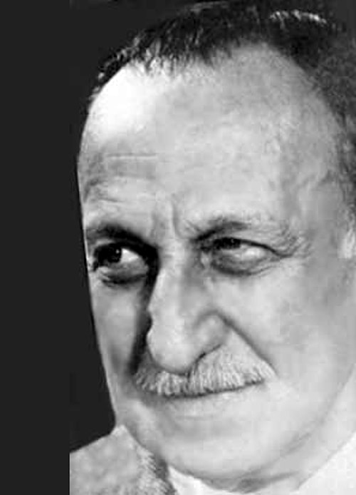 Emekliliği gelene kadar bu işe devam etmiş, yine de senaryo yazmaktan geri durmamıştır.
