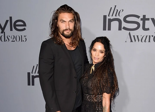 Yakisiklilik Abidesi Jason Momoa 8 Yasindan Beri Deli Gibi Asik Oldugu Lisa Bonet Ile Evlendi Onedio Com