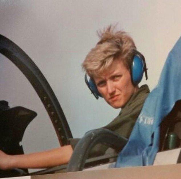 26. "Annem pilot değildi ama bir F-4 Phantom teknisyeniydi."