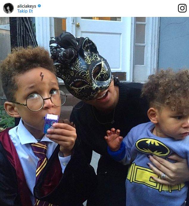 9. Alicia Keys çocuklarının Cadılar Bayramı kostümlerini gururla paylaştığında.