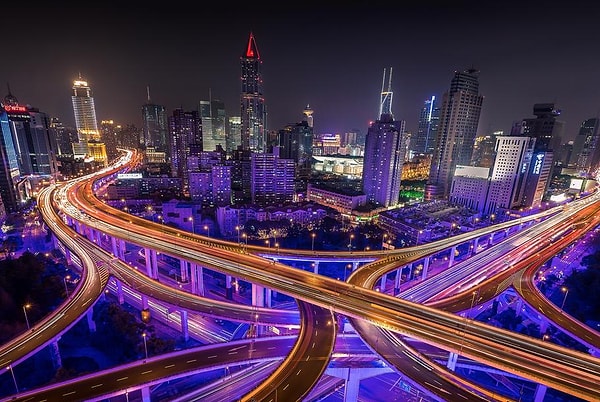 8. Какой город является крупнейшим в мире по количеству жителей?