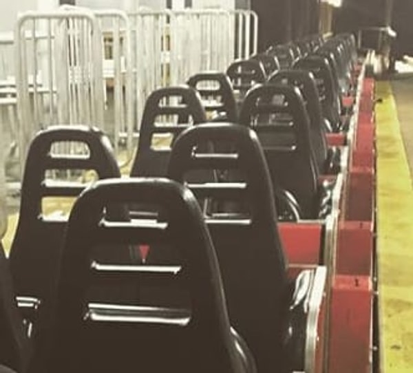 6. В 1995 году девочка выпала из своего сиденья во время поездки на аттракционе "Timber Wolf" в парке развлечений Worlds Of Fun (Канзас, США).