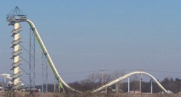 10. В прошлом году 10-летний мальчик погиб во время того, как съезжал с горки в аквапарке Schlitterbahn (Канзас, США), которая была заявлена как самая высокая водная горка в мире.