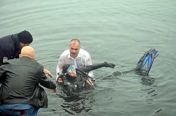 8. Denizde fenalaşarak boğulma tehlikesi geçiren dalgıcı, suya atlayan kahraman Belediye Başkanı İsmail Yıldırım kurtarmıştı.