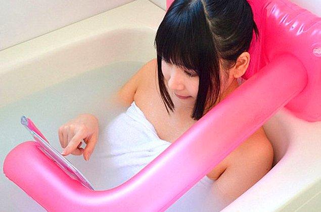3. Japon gençlerin duşa bile telefonla girdiğini düşünürsek bu onlar için çok anlamlı bir icat.