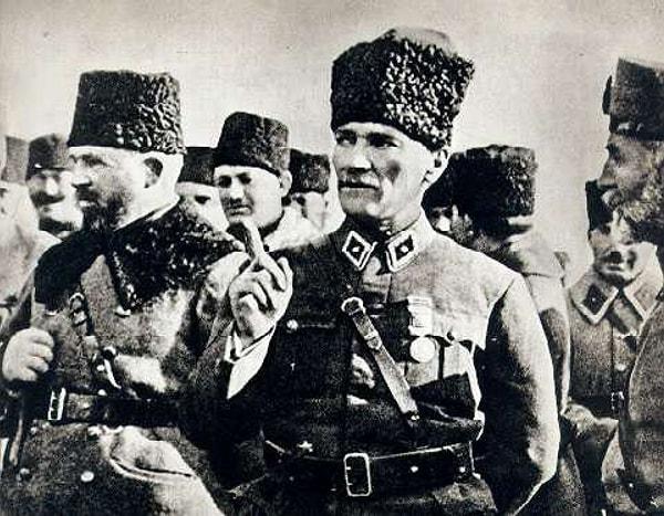 1920'deki Damad Ferid Paşa'nın ikinci kısa sadaret devrinde, Mustafa Sabri ilk etapta Şeyhülislam değildi.
