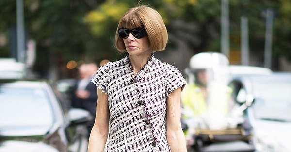 1. Modanın kutsal dergisi Vogue'un baş editörü Anna Wintour; modaya yıllarını vermiş, mükemmelliyetçiliğiyle tanınan başarılı bir kadın. Kısacası moda dünyasının demir tahtının sahibi!