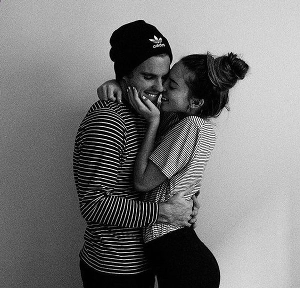 9. Стоит ли целовать человека в неподходящий момент?