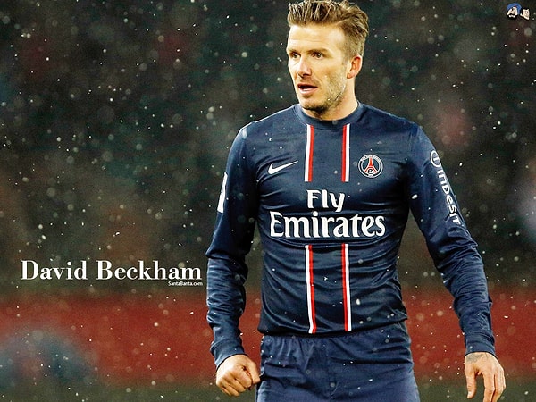 Sadece eski bir futbolcu değil, adını dergi kapaklarından en ünlü markaların reklamlarında gördüğümüz ve bu yaşında da tüm dönemlerin en yakışıklı isimlerinden biri olan David Beckham'ı mutlaka tanıyorsunuzdur.